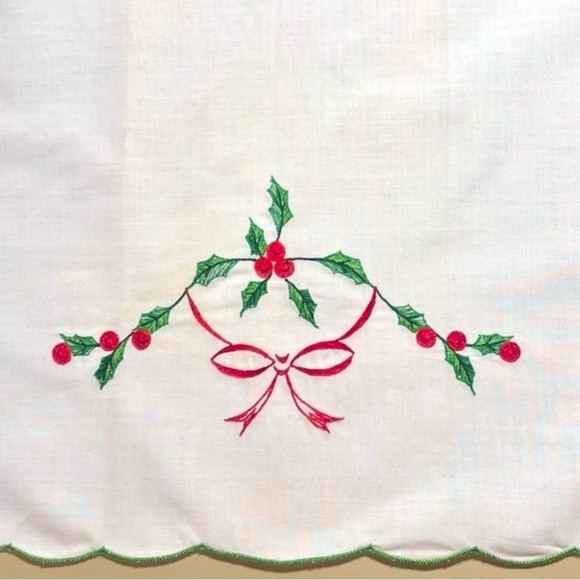 Embroidered Christmas Garland Mr&Mrs Claus Mouse Holly Hand Fingertip Towel Set - Picture 15 of 16